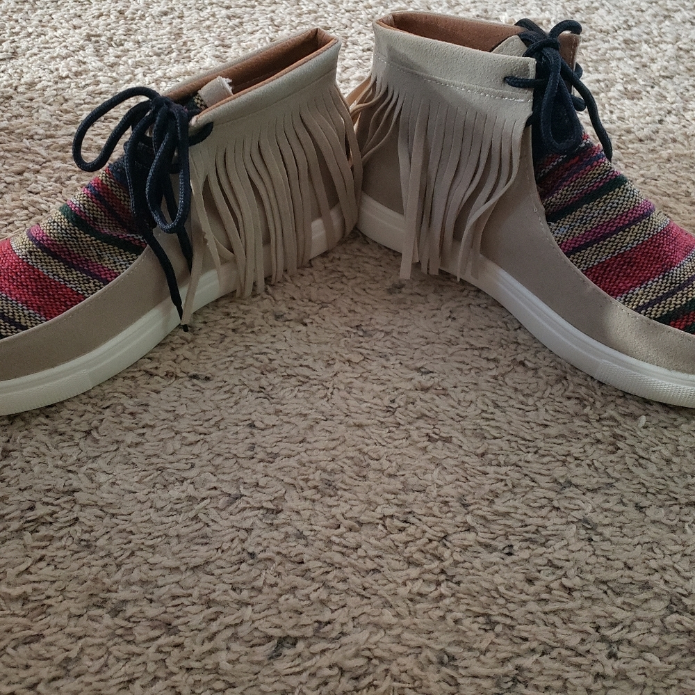 Shoes - Picture 4 of 4